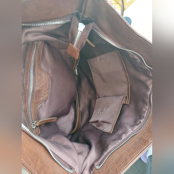 Tano Messenger Bag/Crossbody Rich Italian Pull Up Leather - Picture 12 of 16